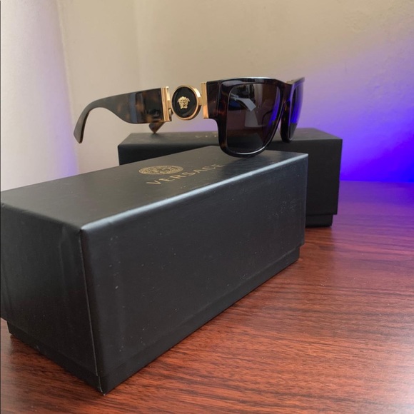 Versace’s men’s sun glasses - Picture 1 of 6